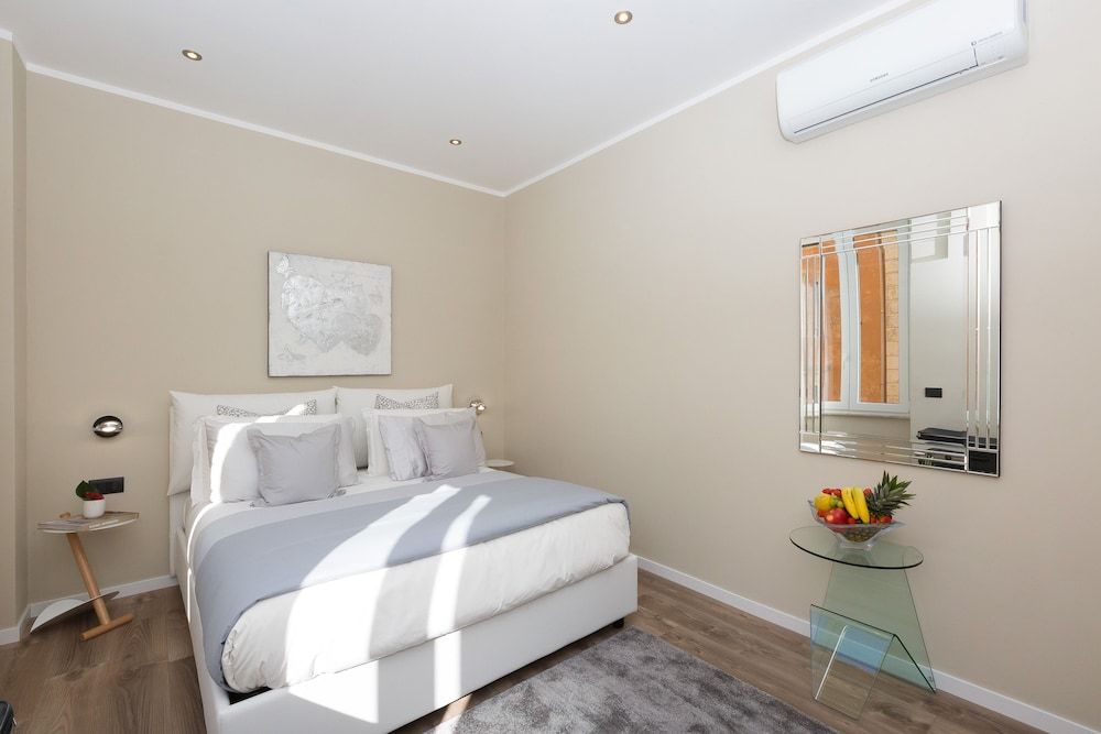 undefined 126 Gracchi Suites 8