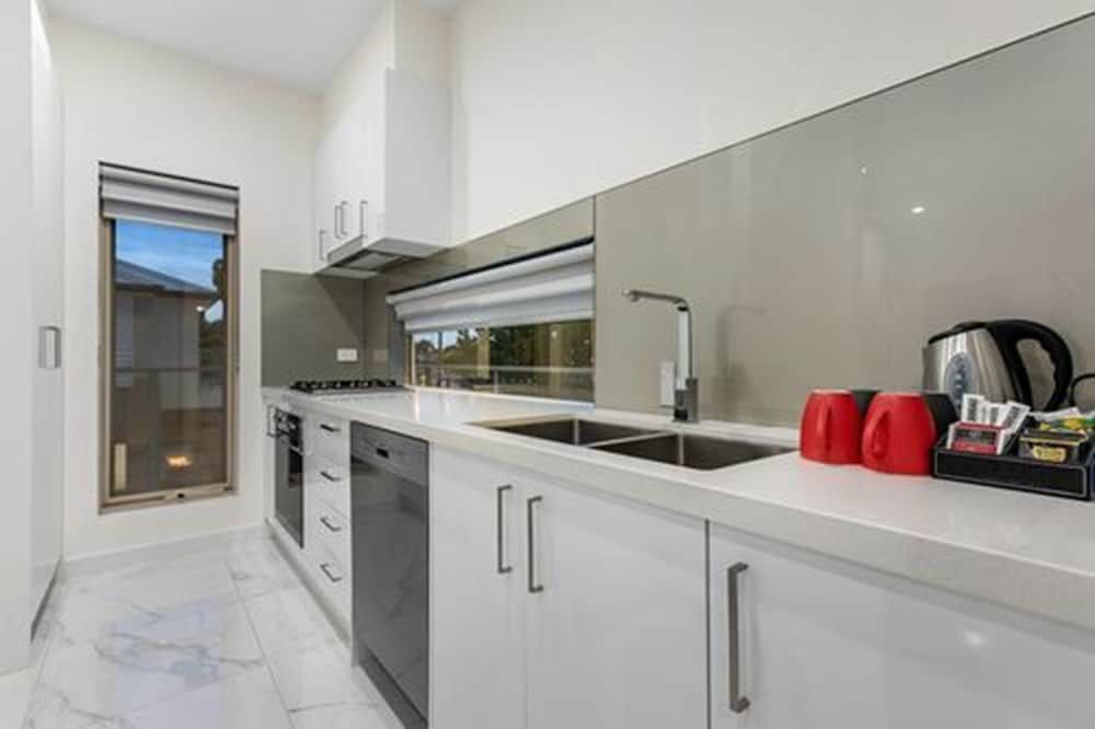 Melbourne Airport Motel Two Bedroom Apartment 3