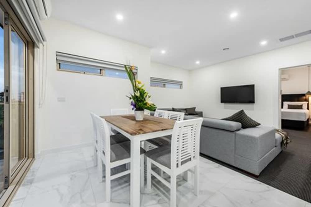Melbourne Airport Motel Two Bedroom Apartment 5