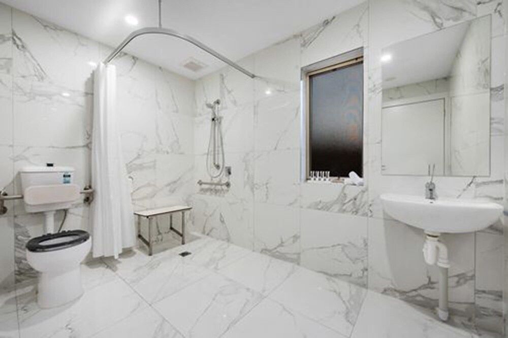 Melbourne Airport Motel Deluxe King Studio 4