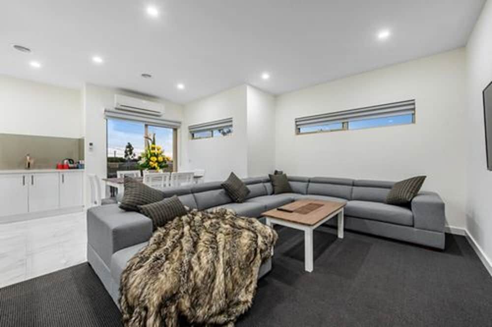 Melbourne Airport Motel Two Bedroom Apartment 4