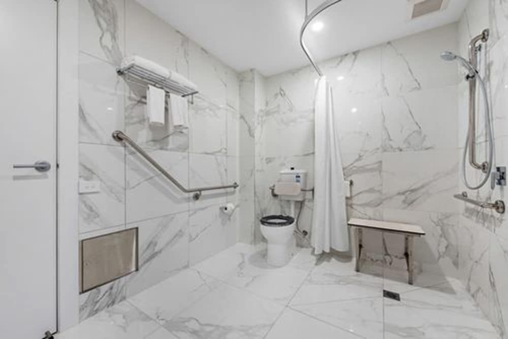 Melbourne Airport Motel Deluxe King Studio 5