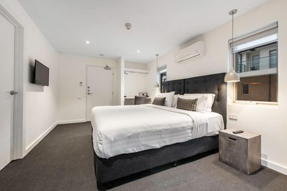 Melbourne Airport Motel Deluxe King Studio 2