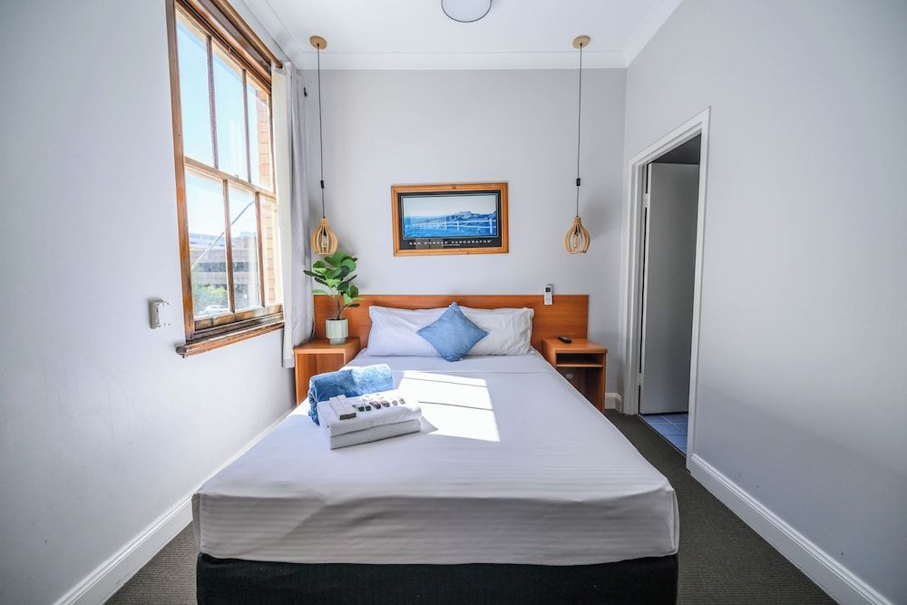 Hurstville Ritz Hotel Family Double Room Ensuite Bathroom