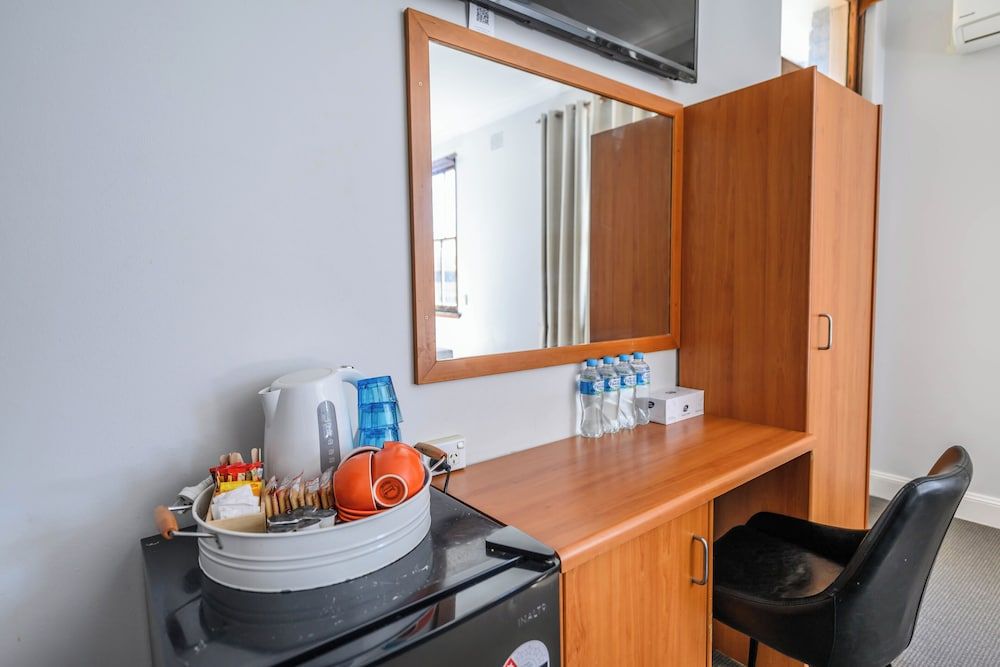 Hurstville Ritz Hotel Family Double Room Ensuite Bathroom 6