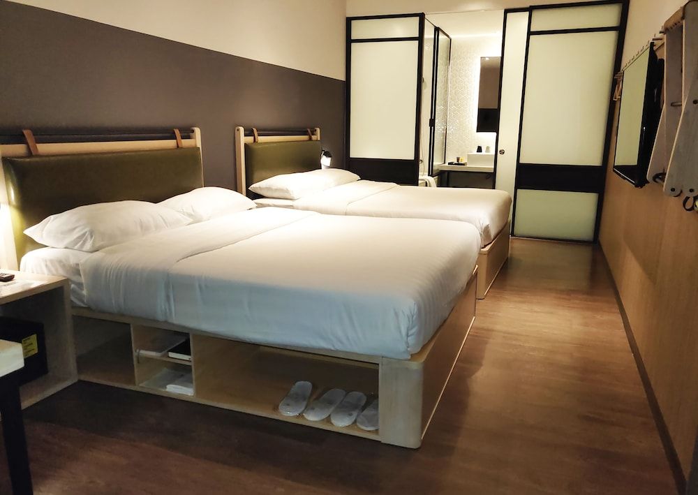 undefined City Suites - Main Station 3