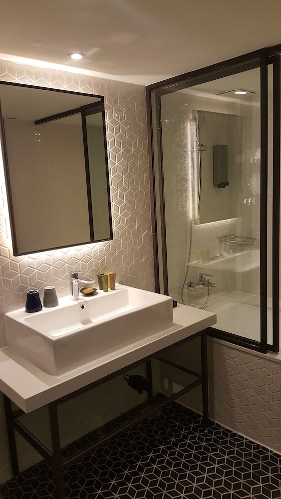 undefined City Suites - Main Station 10