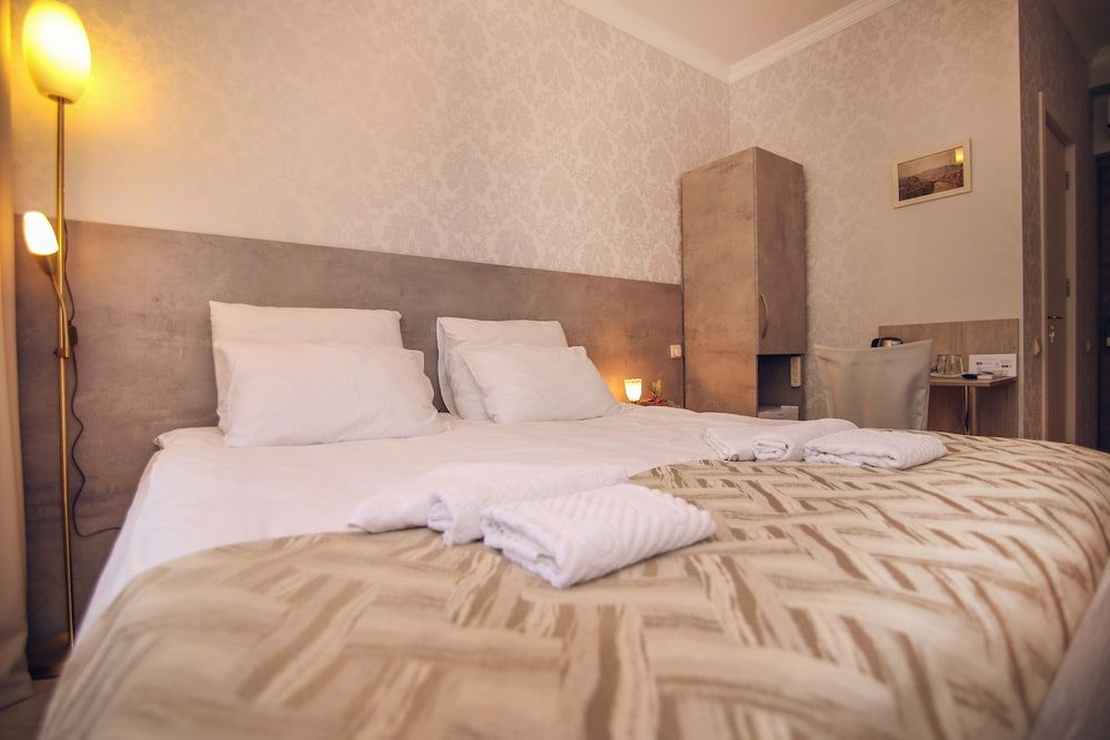 Hotel Kenari Basic Double Room, Garden View 5