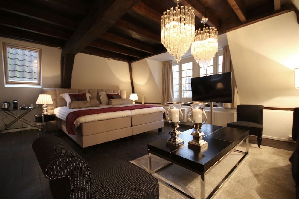 Superior Suite, 1 King Bed, Bathtub