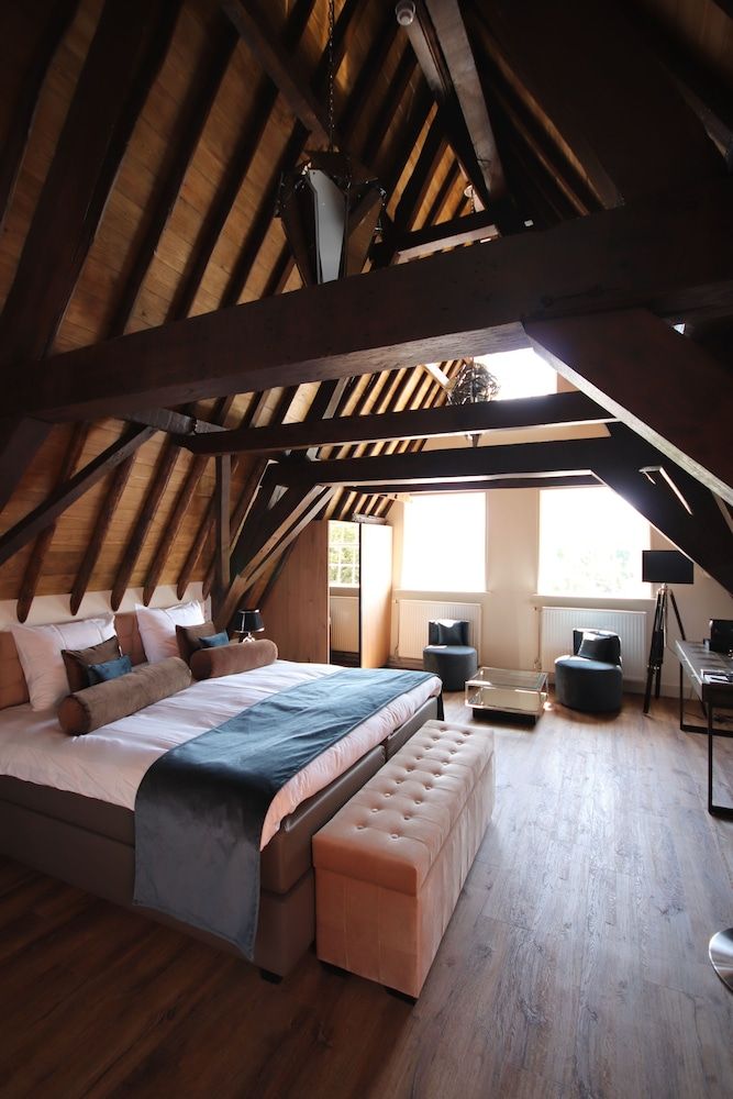 Deluxe Suite, 1 King Bed, Non Smoking, Canal View