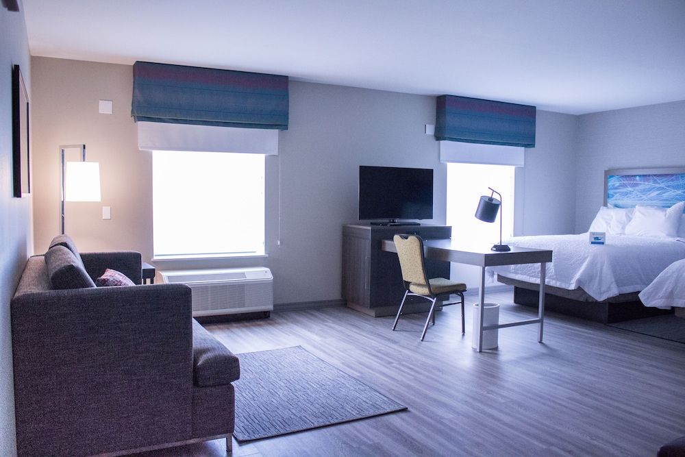 Studio, 2 Queen Beds, Refrigerator & Microwave (Wet bar)