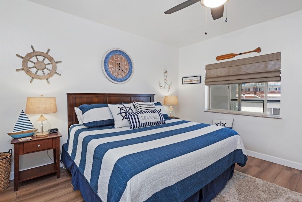 208 - Sand Dollar