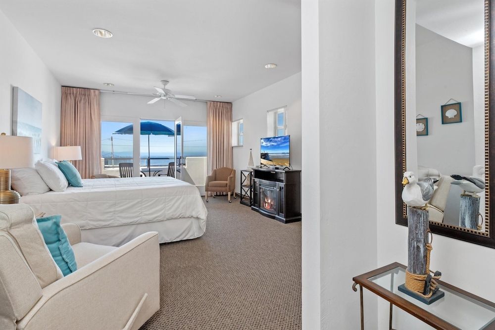 Beach House Inn & Suites 210 - Valerie Michael 1 2