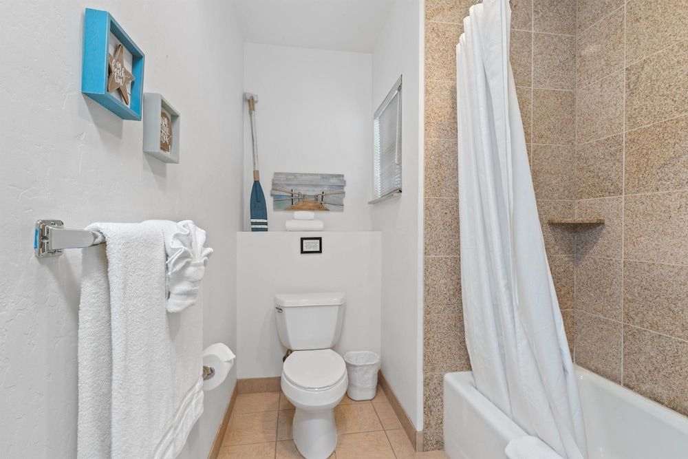 Beach House Inn & Suites 210 - Valerie Michael 1 6