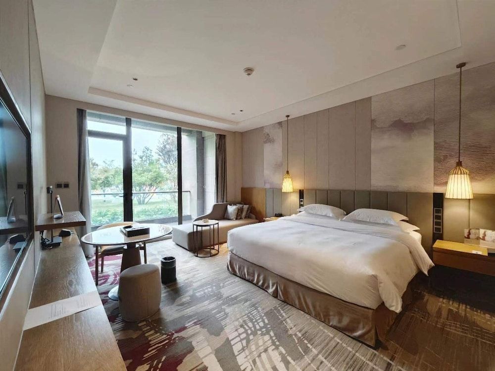 Standard Room, 1 King Bed, Garden View