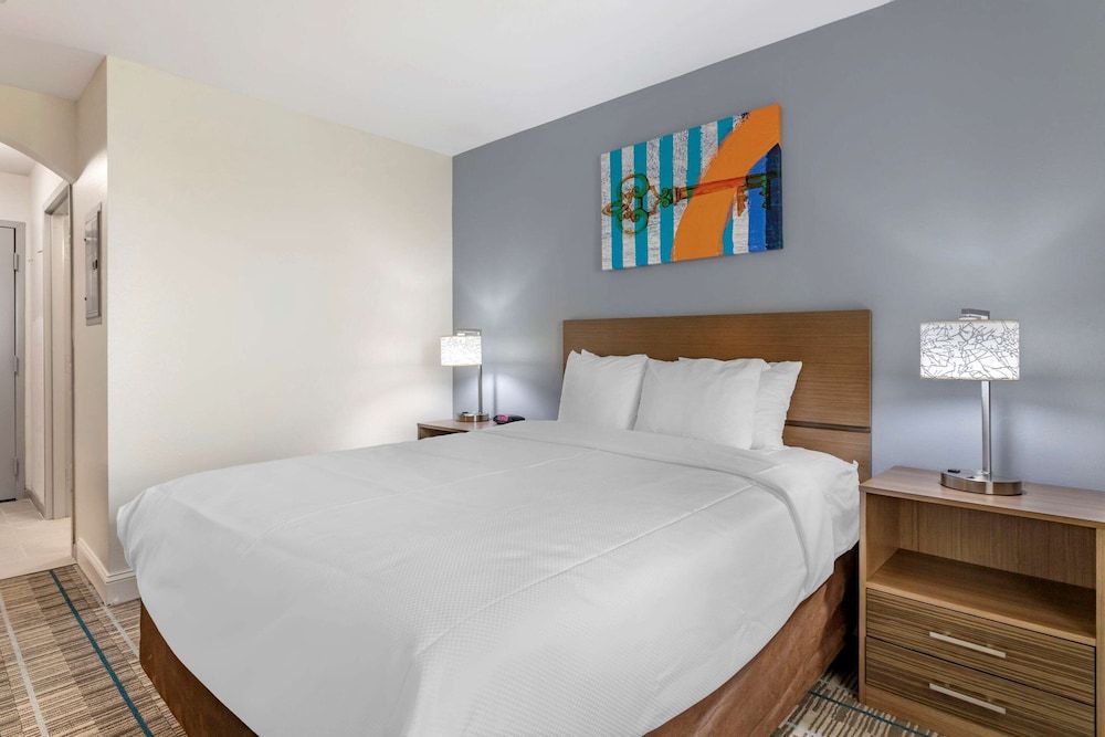 Room, 1 Queen Bed, Non Smoking (Efficiency)