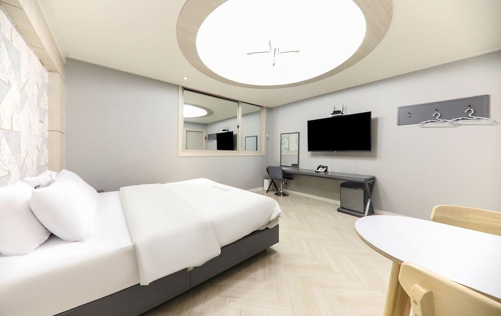 Eco Hotel Standard Room 4