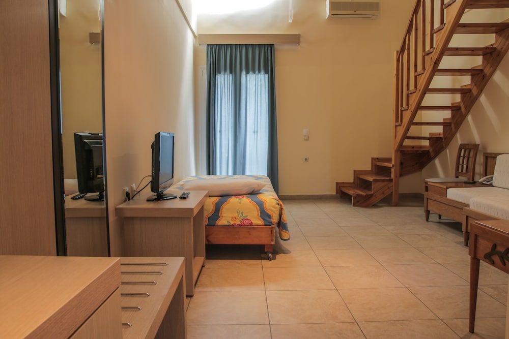 Family Room, Garden View