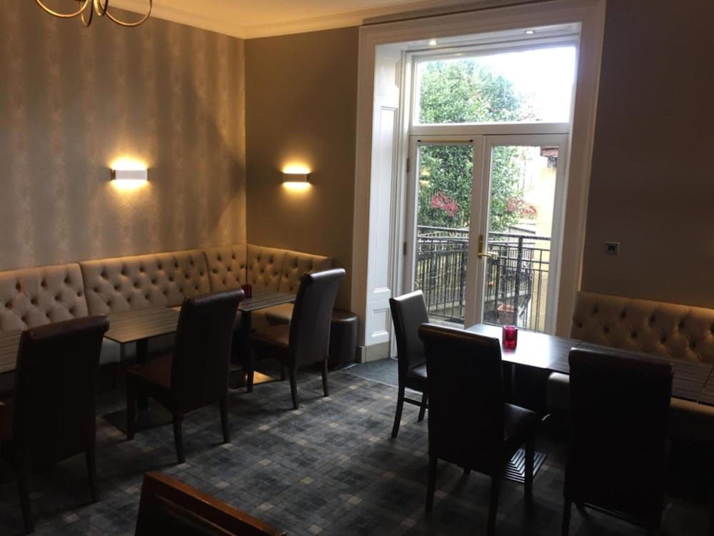 undefined The Redcliffe 10