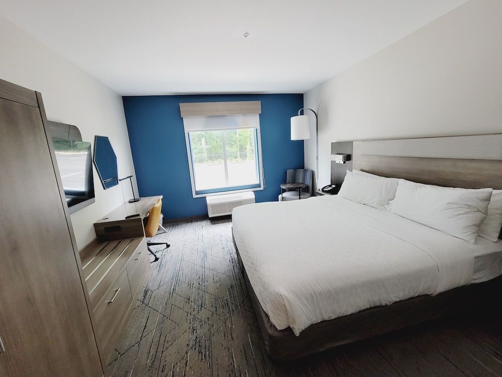 Standard Room, 1 King Bed, Roll-in Shower (Communications, Roll-In Shower)