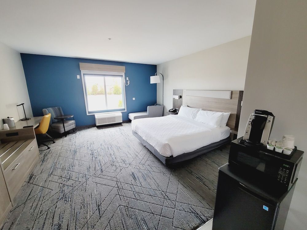 Suite, 1 King Bed, Accessible (Communications)