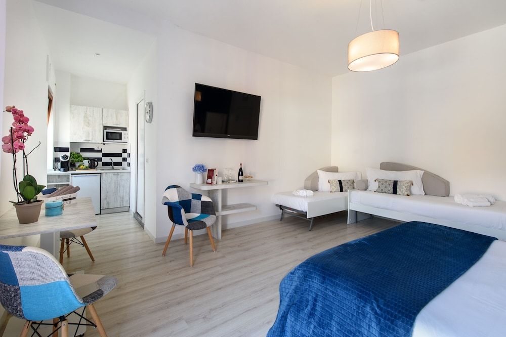 undefined Les Suites des Tout le Monde