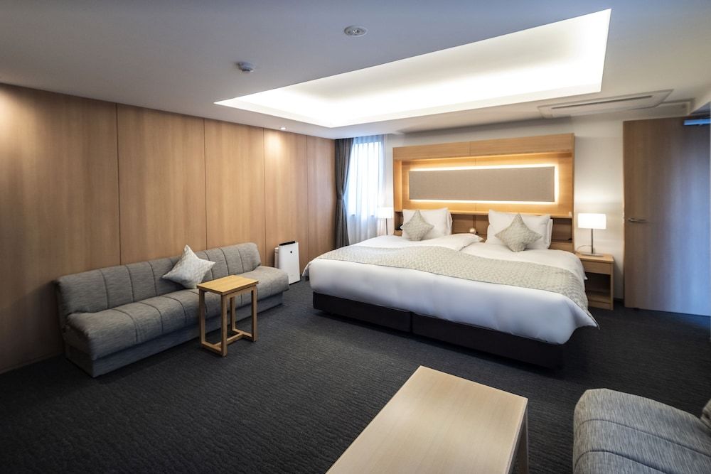 Family Suite King Room, 2 Duvets, Frosted Glass, Non Smoking