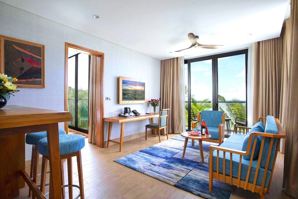Marina Bay Vung Tau Resort & Spa Princess Suite, Ocean View 4