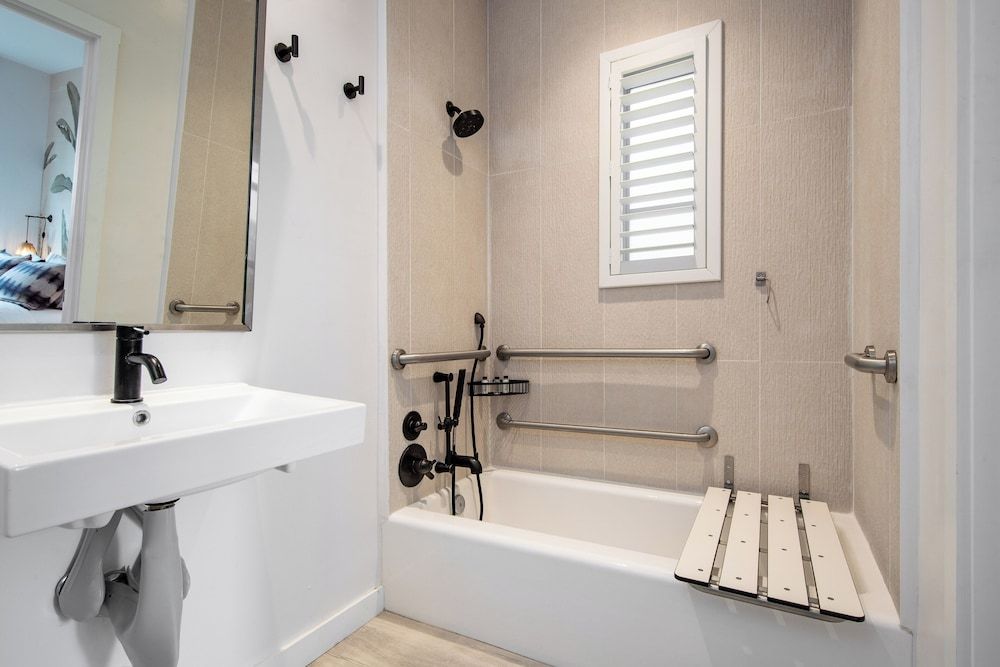 Casa Ocean Standard Room, 1 Queen Bed, Accessible, Ground Floor 4