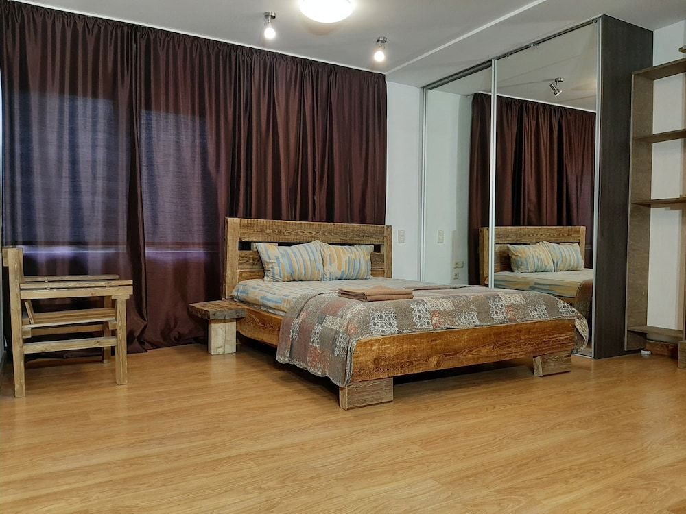 Design Studio Suite, Multiple Beds, Non Smoking, Courtyard View (Anna)
