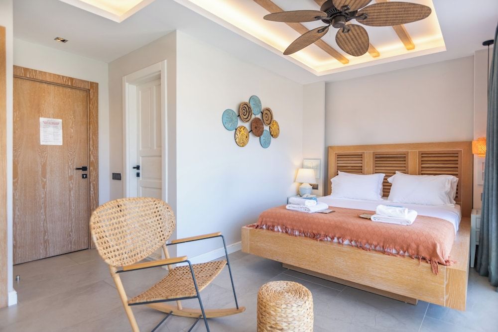 Classic Room, Partial Sea View