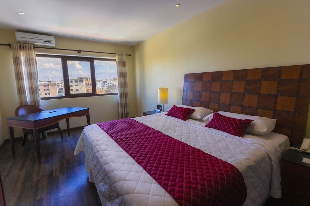 Gran Hotel Cochabamba Family Apartment, 1 King Bed