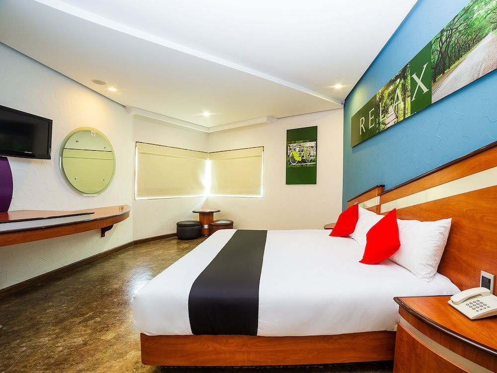 Hotel Verona Premier Room, 1 King Bed 3