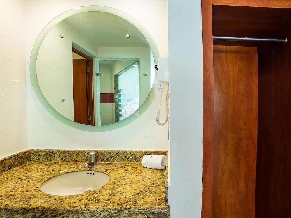 Hotel Verona Standard Room, 2 Double Beds 13