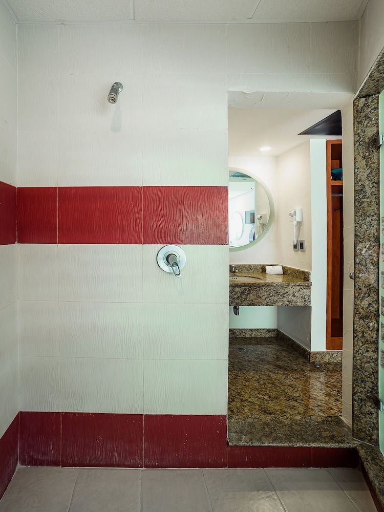 Hotel Verona Standard Room, 2 Double Beds 10