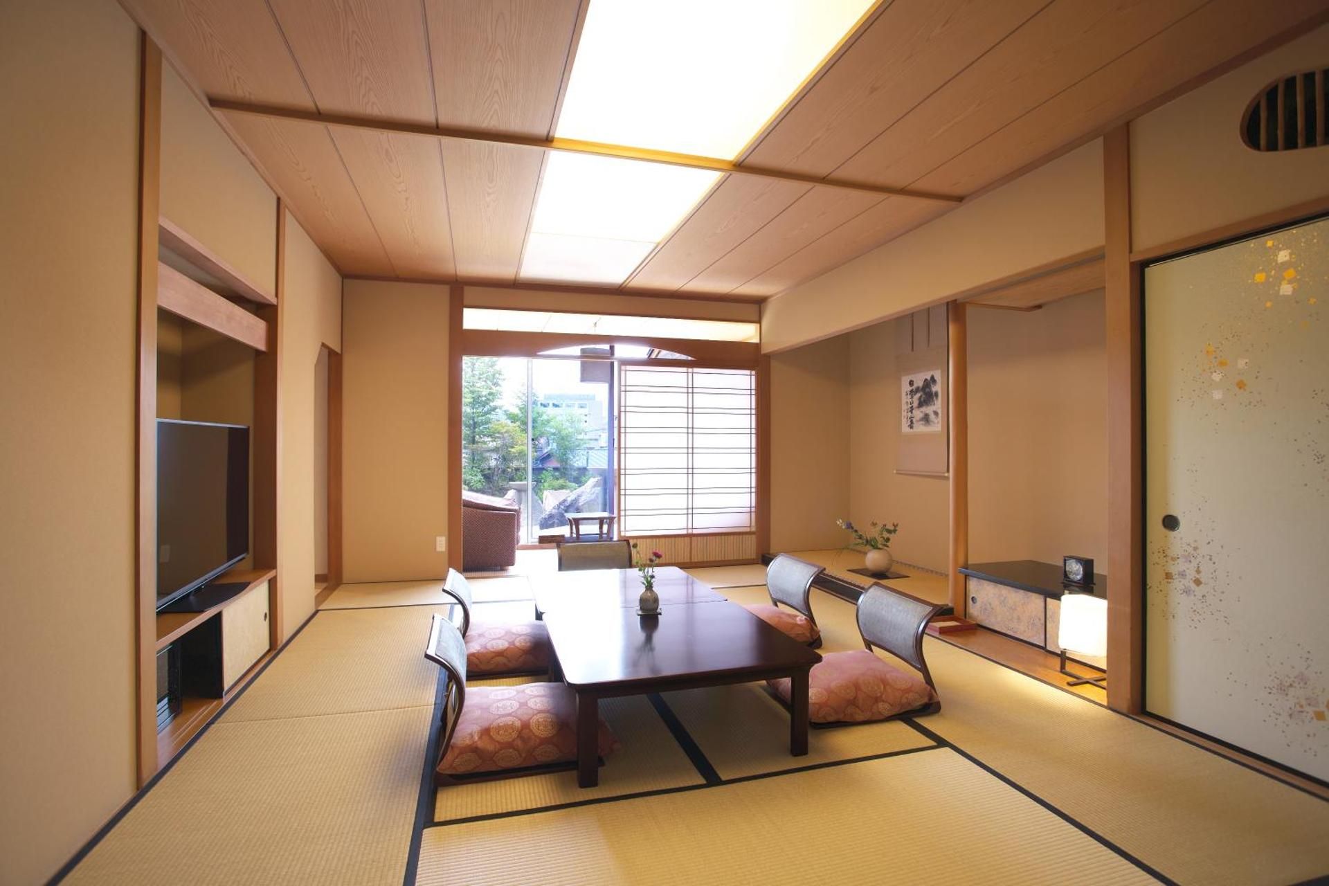 Japanese Style Room with 12 Tatami and Bathtub