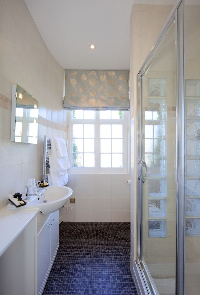 The Bedford Hotel Single Room 2