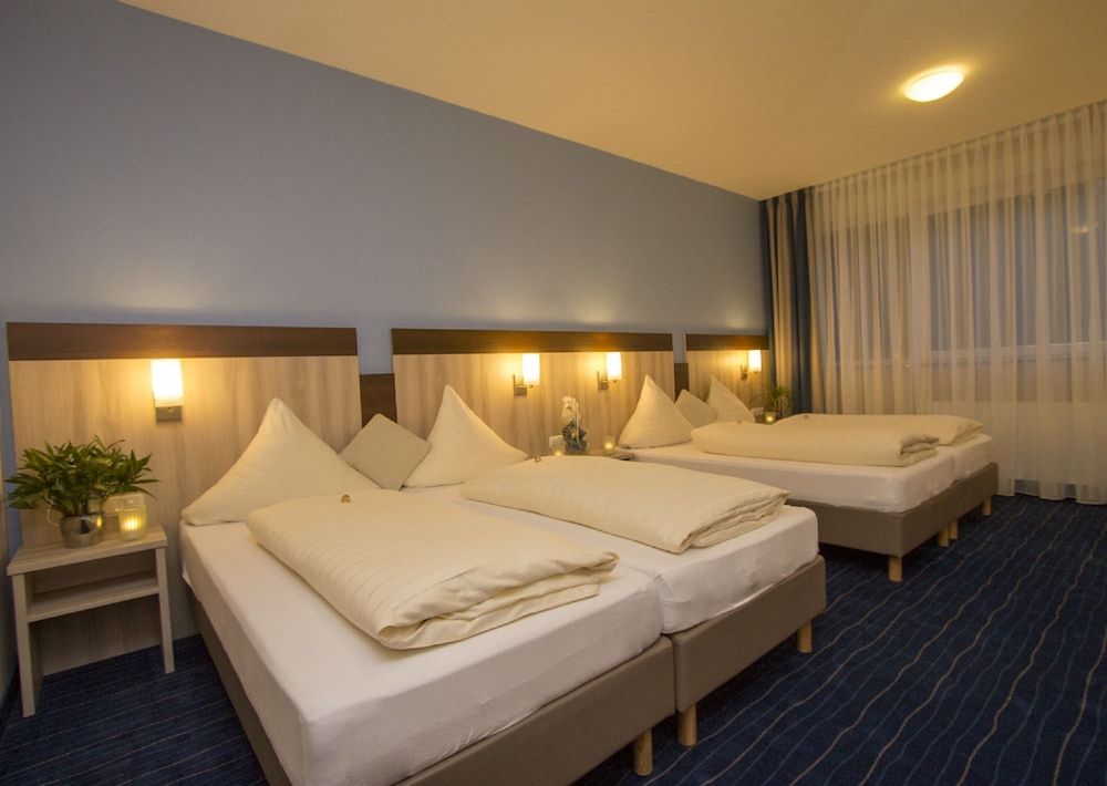 Hotel Am Freischuetz Superior Quadruple Room, 1 Bedroom, Non Smoking 2