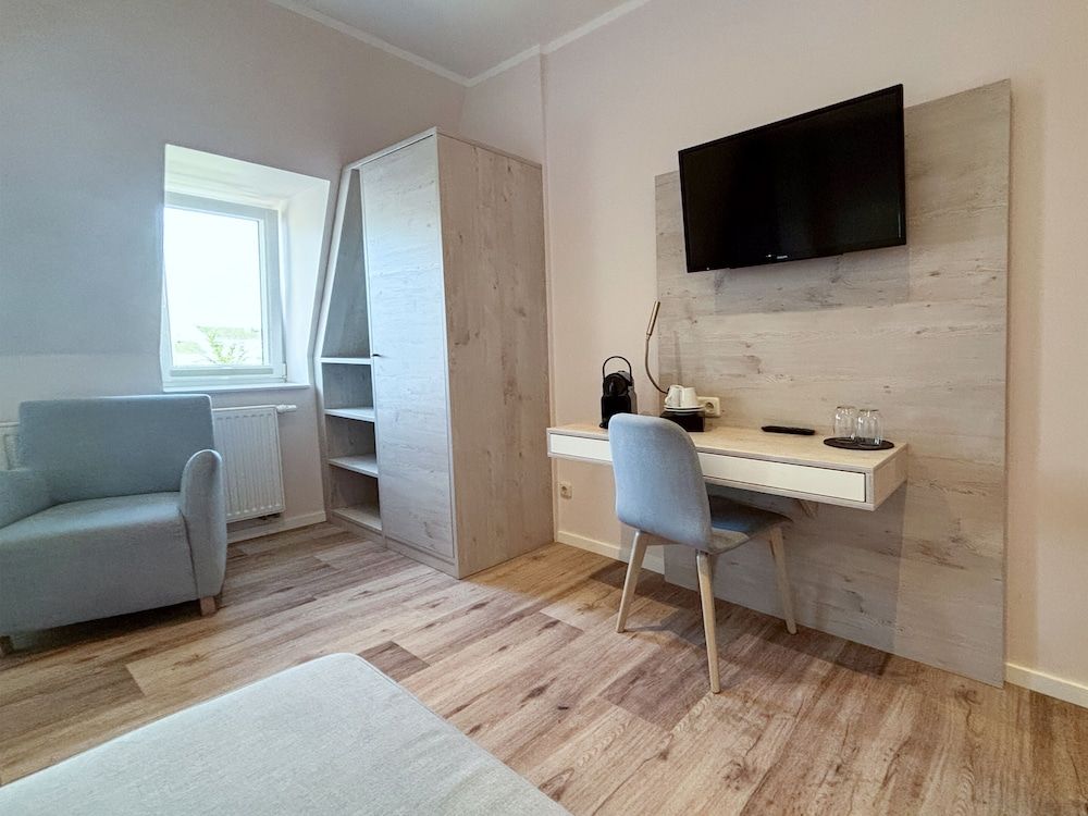 DORMERO Hotel Wilhelmshaven Comfort Double Room 6