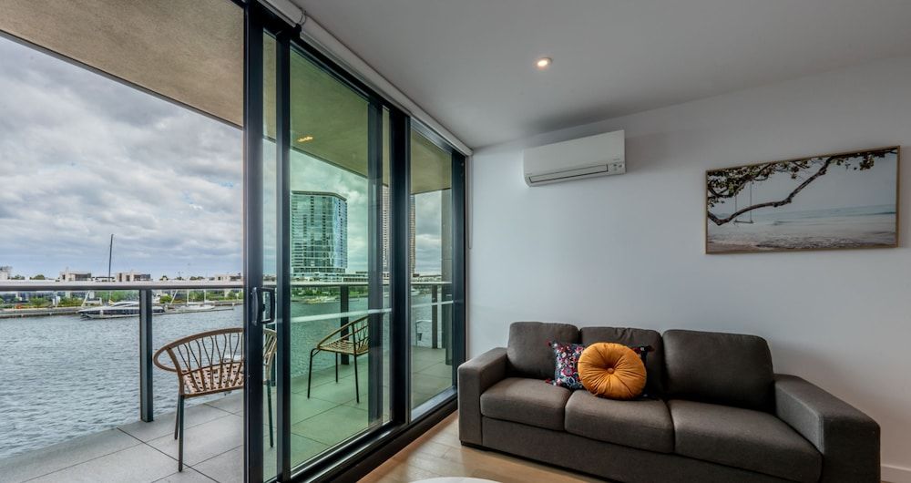 1 Bedroom Apartment Absolute Waterfront