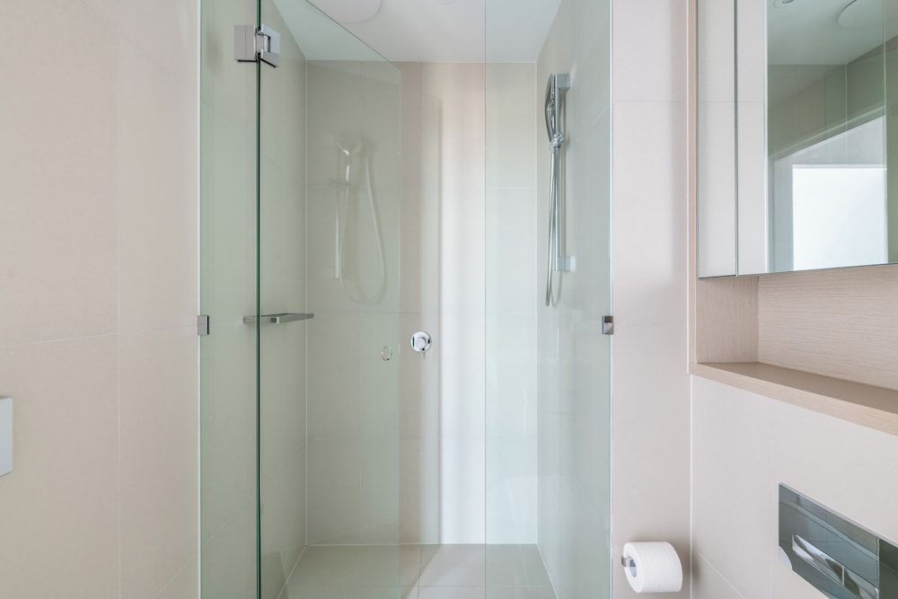 Melbourne Private Apartments - Collins Wharf Waterfront, Docklands One-Bedroom Apartment + Study with Yarra Views 4