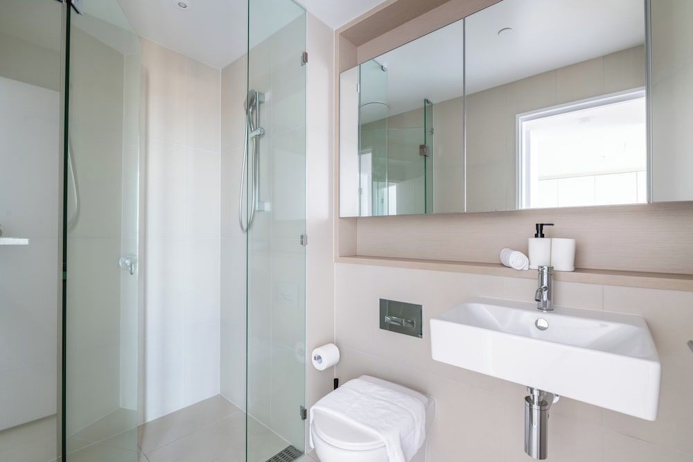 Melbourne Private Apartments - Collins Wharf Waterfront, Docklands One-Bedroom Apartment + Study with Yarra Views 3