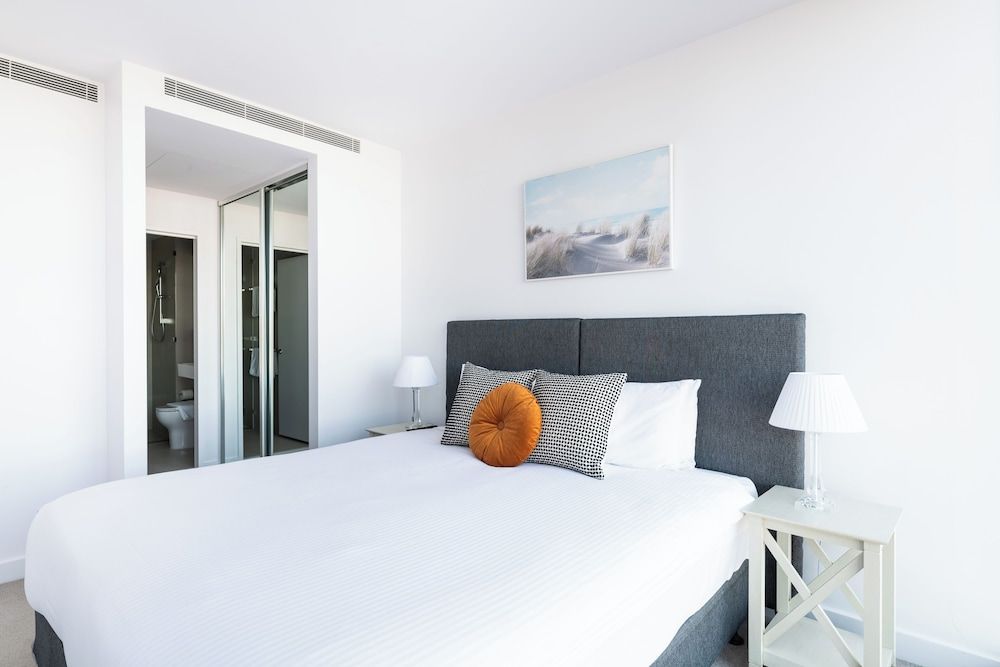 Two-Bedroom Two-Bathroom Apartment with Yarra Views