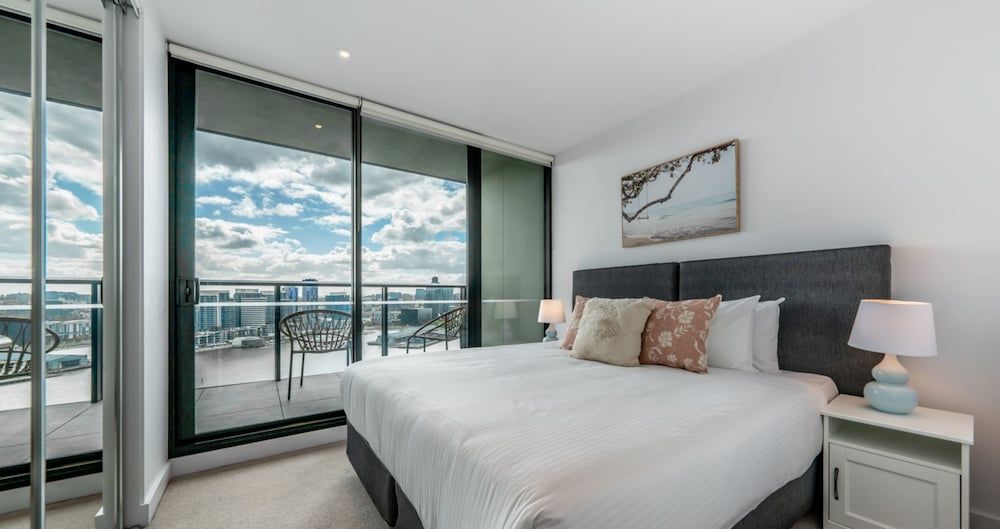 Melbourne Private Apartments - Collins Wharf Waterfront, Docklands 1 Bedroom Apartment + Study with Stadium & Harbour Views
