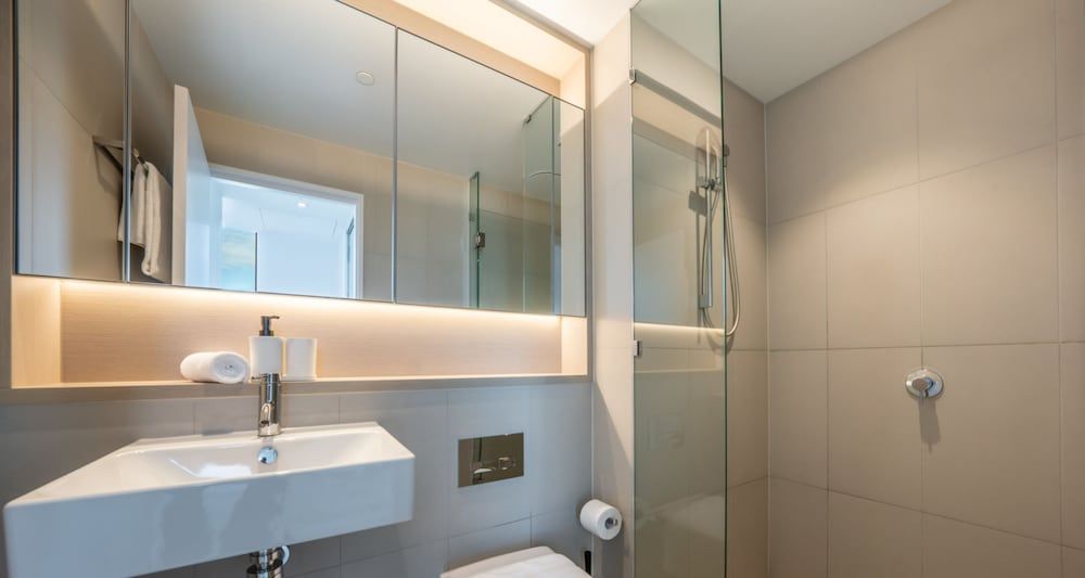 Melbourne Private Apartments - Collins Wharf Waterfront, Docklands 1 Bedroom Apartment + Study with Stadium & Harbour Views 4