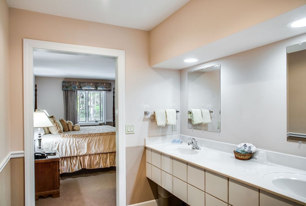 Boxwood Lodge Suite, 1 King Bed 13