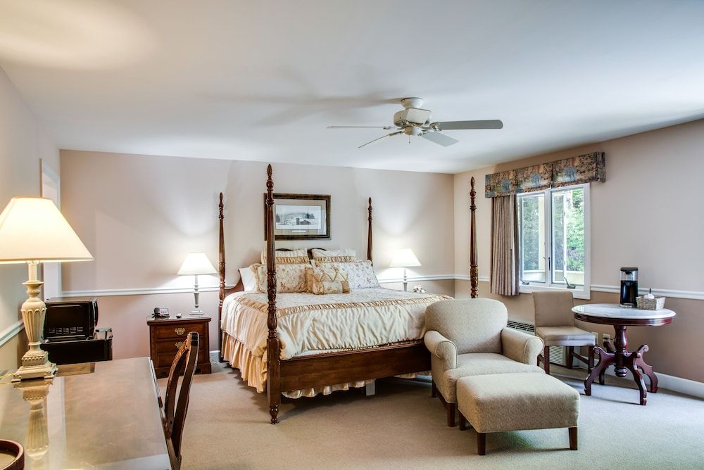 Boxwood Lodge Suite, 1 King Bed 2