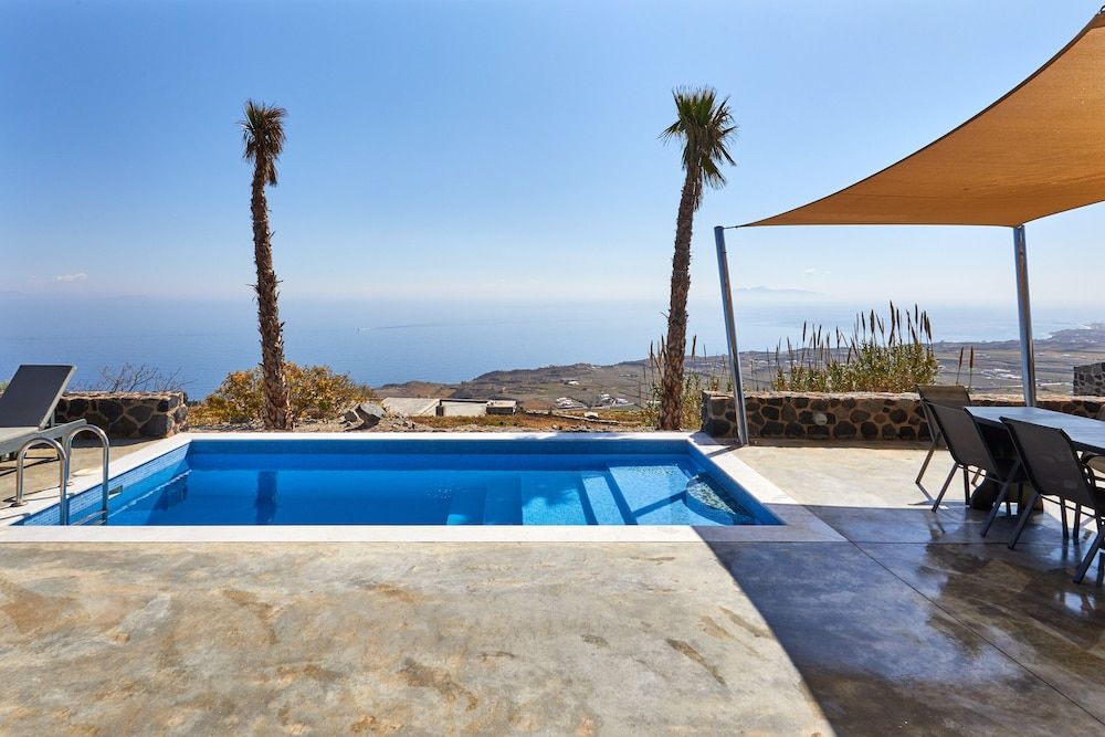 Theano Cave Suites & Villas