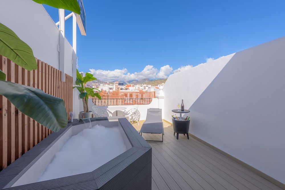 Sibarys Hotel Boutique Deluxe Double Room, 1 Double Bed, Bathtub, City View 3