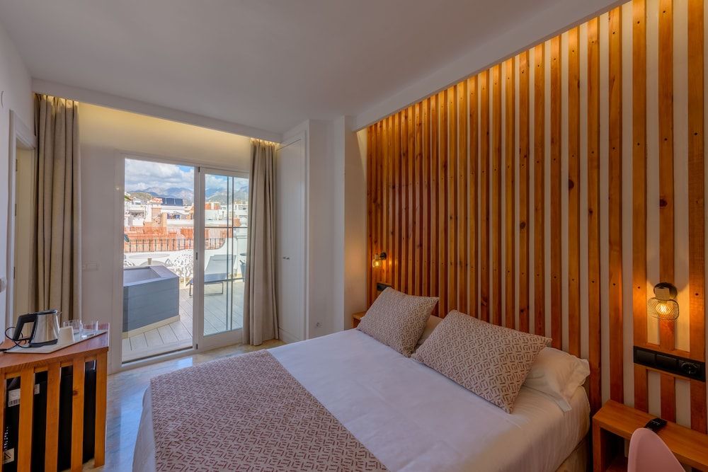 Sibarys Hotel Boutique Deluxe Double Room, 1 Double Bed, Bathtub, City View 2